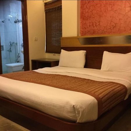 Jenus Hotel-Sindhi Camp ジャイプール エクステリア 写真
