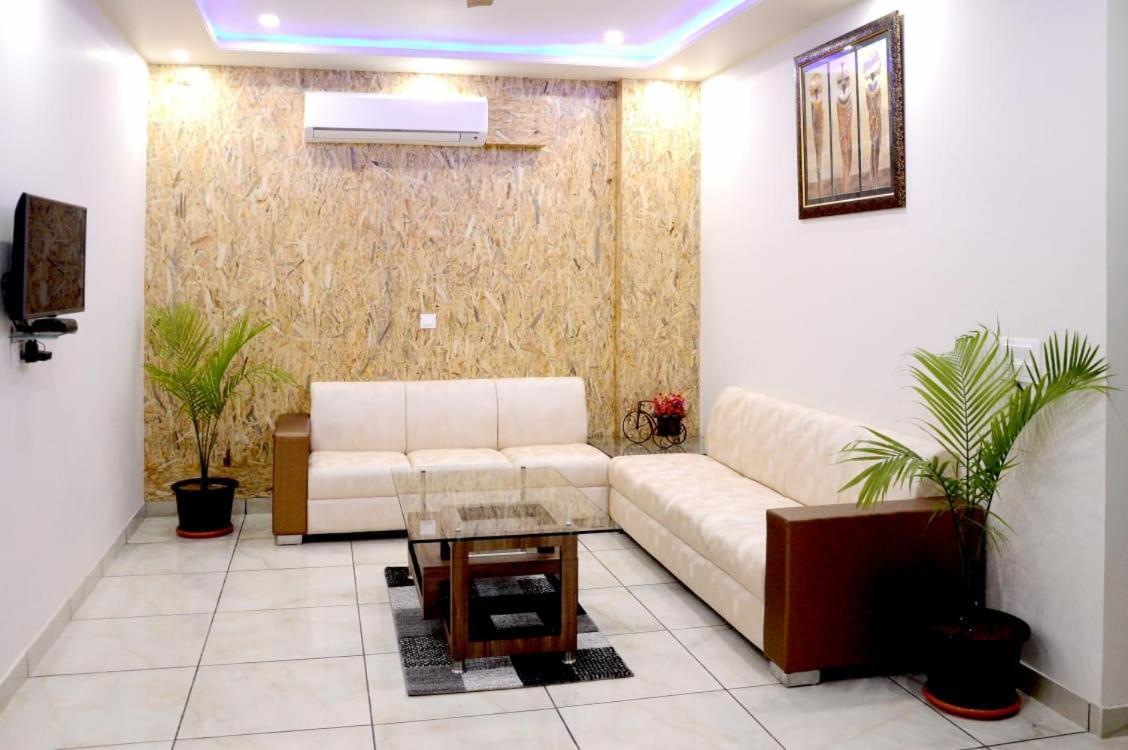 Jenus Hotel-Sindhi Camp ジャイプール エクステリア 写真