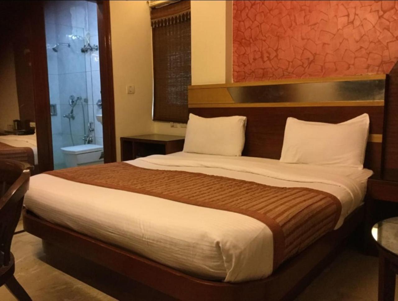 Jenus Hotel-Sindhi Camp ジャイプール エクステリア 写真