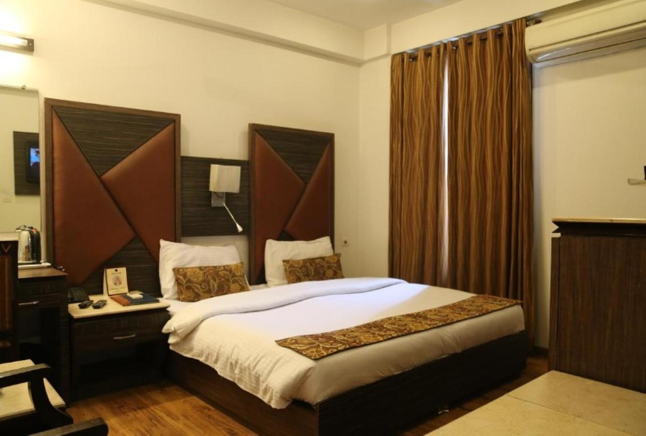 Jenus Hotel-Sindhi Camp ジャイプール エクステリア 写真